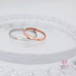 波打つシルエットに面取りを施す結婚指輪【ウルー】